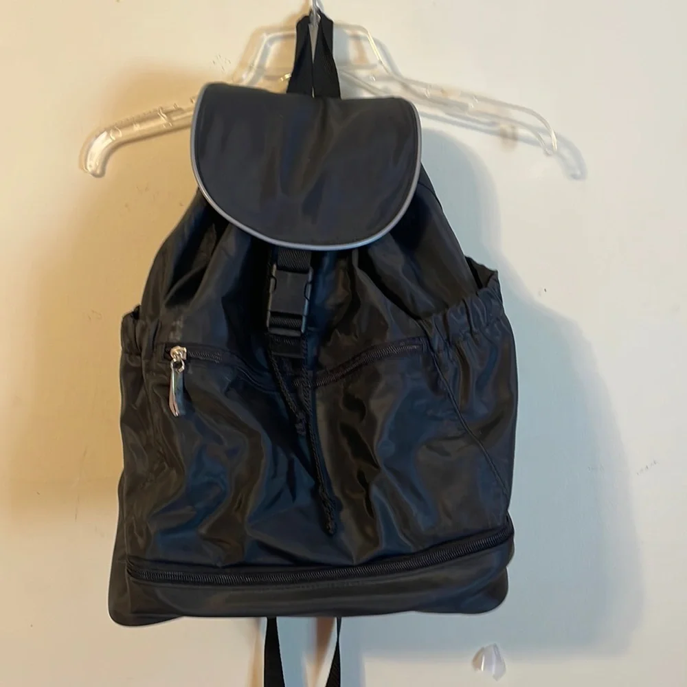 Avon go around town black baby backpack